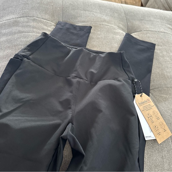 NWT Avalanche Black High Waisted Leggings Size XS - Picture 4 of 5